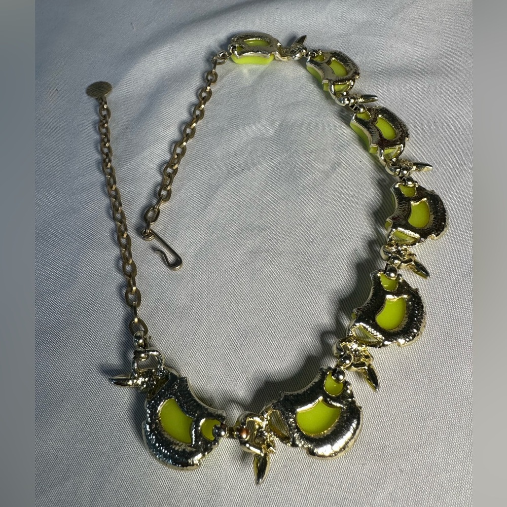 Lemon Meringue Thermoset Necklace - Picture 3 of 5